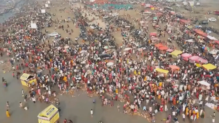 Hàng nghìn người ăn mừng lễ hội Dev Diwali tại Ấn Độ